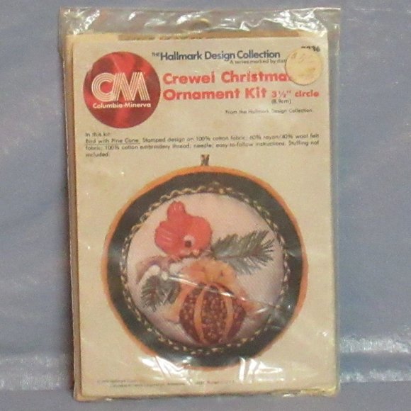1979 Hallmark Crewel Ornament Kit Bird w/ Pinecone - Picture 1 of 2